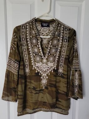 Johnny Was Olive Camo Embroidered V-Neck Tunic Small S JW SILK
